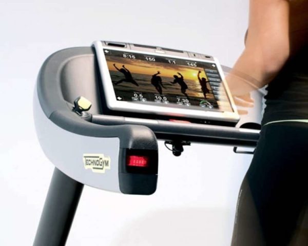 TechnoGym Run Excite® 700 Treadmill futópad